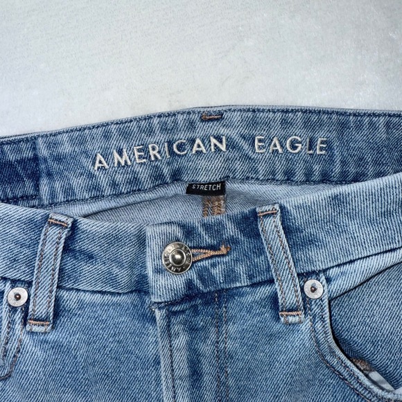 American Eagle Curvy Mom Jeans Light Wash Ripped Distressed Denim Stretch Size 2 - Picture 4 of 9